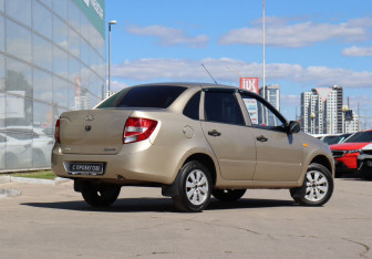 Подержанный автомобиль LADA (ВАЗ) Granta Sedan 2013 года (5 фото)