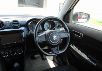 Подержанный автомобиль Suzuki Swift Hatchback 2021 года (15 фото)