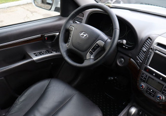 Подержанный автомобиль Hyundai Santa Fe 2011 года (12 фото)