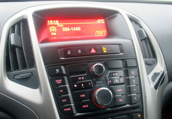 Подержанный автомобиль Opel Astra Wagon 2012 года (15 фото)