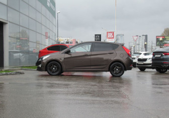 Подержанный автомобиль Hyundai Solaris Hatchback 2014 года (8 фото)