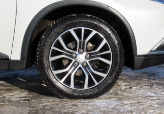 Подержанный автомобиль Mitsubishi Outlander 2016 года (9 фото)