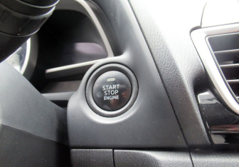 Подержанный автомобиль Mazda 3 Sedan 2013 года (18 фото)