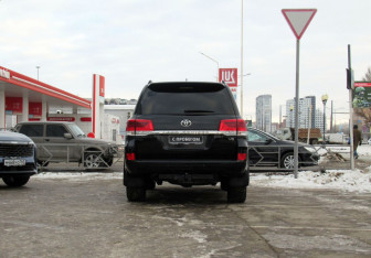 Подержанный автомобиль Toyota Land Cruiser Suv 2020 года (6 фото)