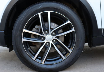 Подержанный автомобиль FAW Besturn X40 2019 года (9 фото)