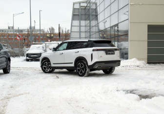 Подержанный автомобиль Jaecoo J7 2023 года (7 фото)