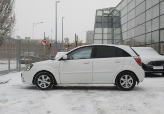 Подержанный автомобиль Kia Rio Hatchback 2009 года (8 фото)
