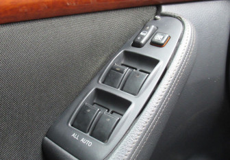 Подержанный автомобиль Toyota Avensis Sedan 2008 года (13 фото)