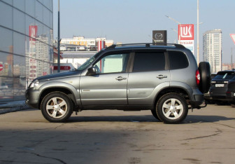 Подержанный автомобиль Chevrolet Niva 2014 года (8 фото)