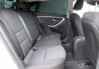 Подержанный автомобиль Hyundai i30 Hatchback 2012 года (11 фото)