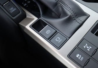 Подержанный автомобиль Toyota Land Cruiser Prado 2024 года (23 фото)