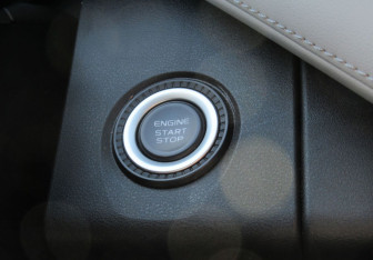 Подержанный автомобиль Geely Atlas 2024 года (16 фото)