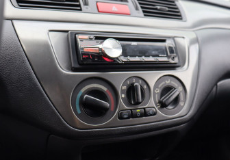 Подержанный автомобиль Mitsubishi Lancer Sedan 2006 года (14 фото)