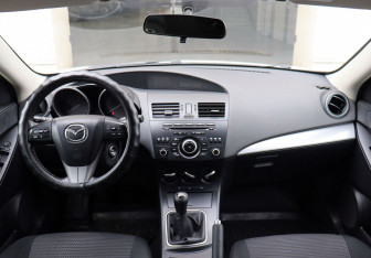 Подержанный автомобиль Mazda 3 Hatchback 2012 года (13 фото)