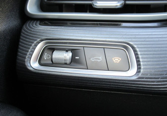 Подержанный автомобиль Geely Emgrand 2023 года (15 фото)