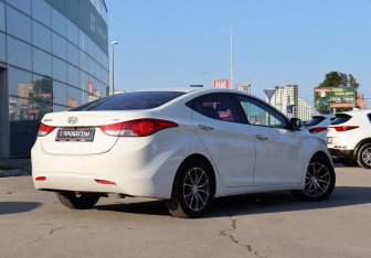 Подержанный автомобиль Hyundai Avante Sedan 2012 года (5 фото)