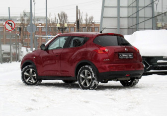 Подержанный автомобиль Nissan Juke 2011 года (7 фото)
