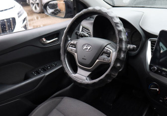 Подержанный автомобиль Hyundai Solaris Sedan 2017 года (13 фото)