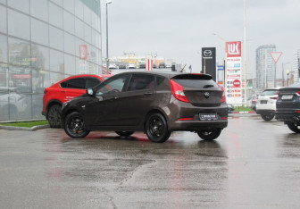 Подержанный автомобиль Hyundai Solaris Hatchback 2014 года (7 фото)