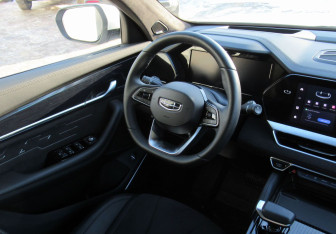 Подержанный автомобиль Geely Monjaro 2025 года (13 фото)