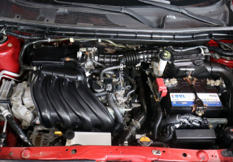 Подержанный автомобиль Nissan Juke 2011 года (10 фото)