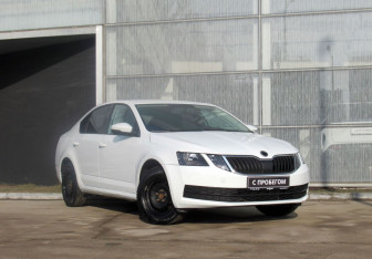Подержанный автомобиль Skoda Octavia Liftback 2017 года (3 фото)