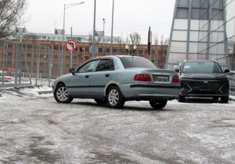 Подержанный автомобиль Mitsubishi Carisma Sedan 2003 года (7 фото)