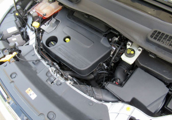 Подержанный автомобиль Ford Kuga 2013 года (10 фото)