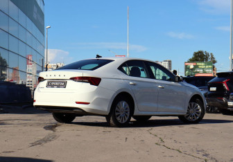 Подержанный автомобиль Skoda Octavia Liftback 2021 года (5 фото)