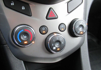 Подержанный автомобиль Chevrolet Aveo Sedan 2013 года (13 фото)