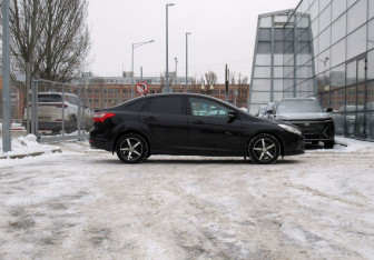 Подержанный автомобиль Ford Focus Sedan 2012 года (4 фото)