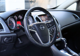 Подержанный автомобиль Opel Astra Hatchback 2013 года (16 фото)