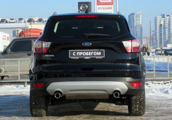 Подержанный автомобиль Ford Kuga 2018 года (6 фото)