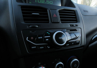 Подержанный автомобиль LADA (ВАЗ) Kalina Hatchback 2013 года (16 фото)