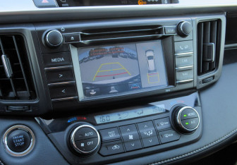 Подержанный автомобиль Toyota RAV4 2015 года (16 фото)