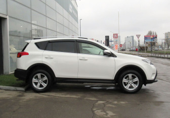 Подержанный автомобиль Toyota RAV4 2014 года (4 фото)