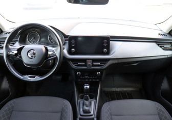 Подержанный автомобиль Skoda Rapid Liftback 2021 года (13 фото)