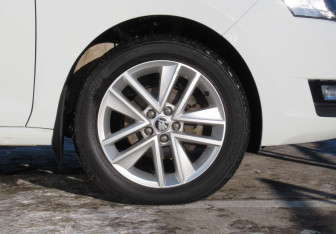 Подержанный автомобиль Skoda Rapid Liftback 2018 года (9 фото)