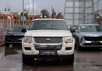 Подержанный автомобиль Ford Explorer 2008 года (2 фото)