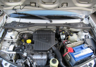 Подержанный автомобиль Renault Sandero 2014 года (17 фото)