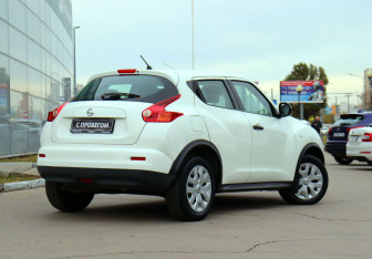 Подержанный автомобиль Nissan Juke 2013 года (5 фото)