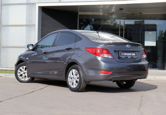 Подержанный автомобиль Hyundai Solaris Sedan 2011 года (7 фото)