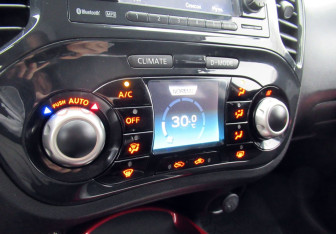 Подержанный автомобиль Nissan Juke 2011 года (15 фото)