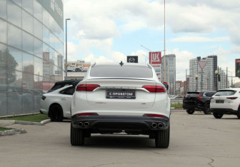 Подержанный автомобиль Geely Tugella 2023 года (6 фото)