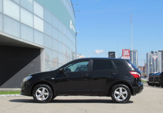 Подержанный автомобиль Nissan Qashqai 2010 года (8 фото)