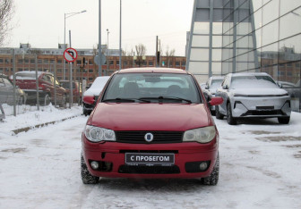 Подержанный автомобиль Fiat Albea 2007 года (2 фото)