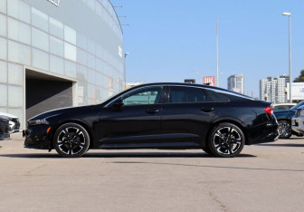 Подержанный автомобиль Kia K5 2021 года (8 фото)