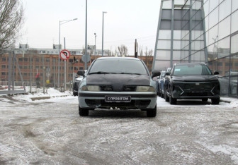 Подержанный автомобиль Mitsubishi Carisma Sedan 2003 года (2 фото)
