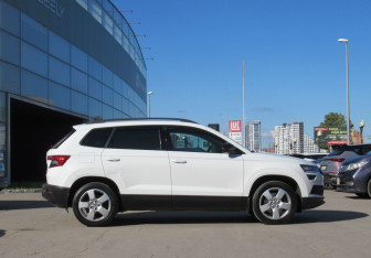 Подержанный автомобиль Skoda Karoq 2020 года (4 фото)