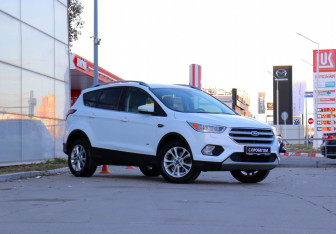 Подержанный автомобиль Ford Kuga 2016 года (3 фото)